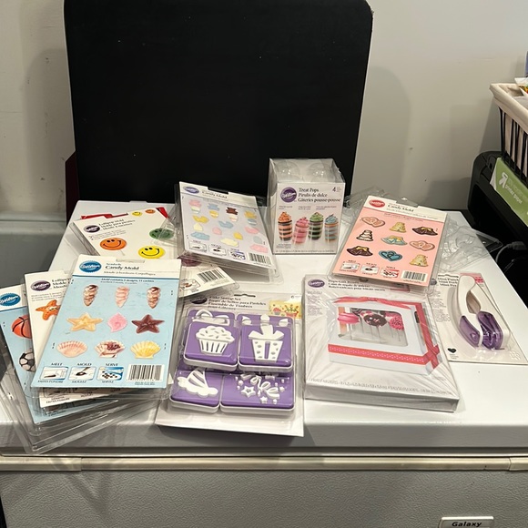 Wilton Candy Molds - Picture 1 of 6